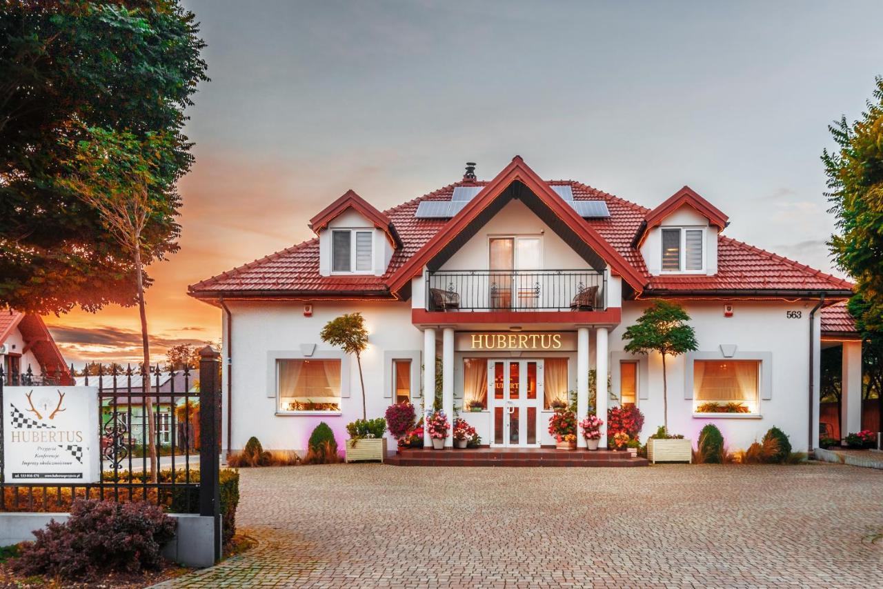Hubertus Hotel Wola Rzedzinska Luaran gambar