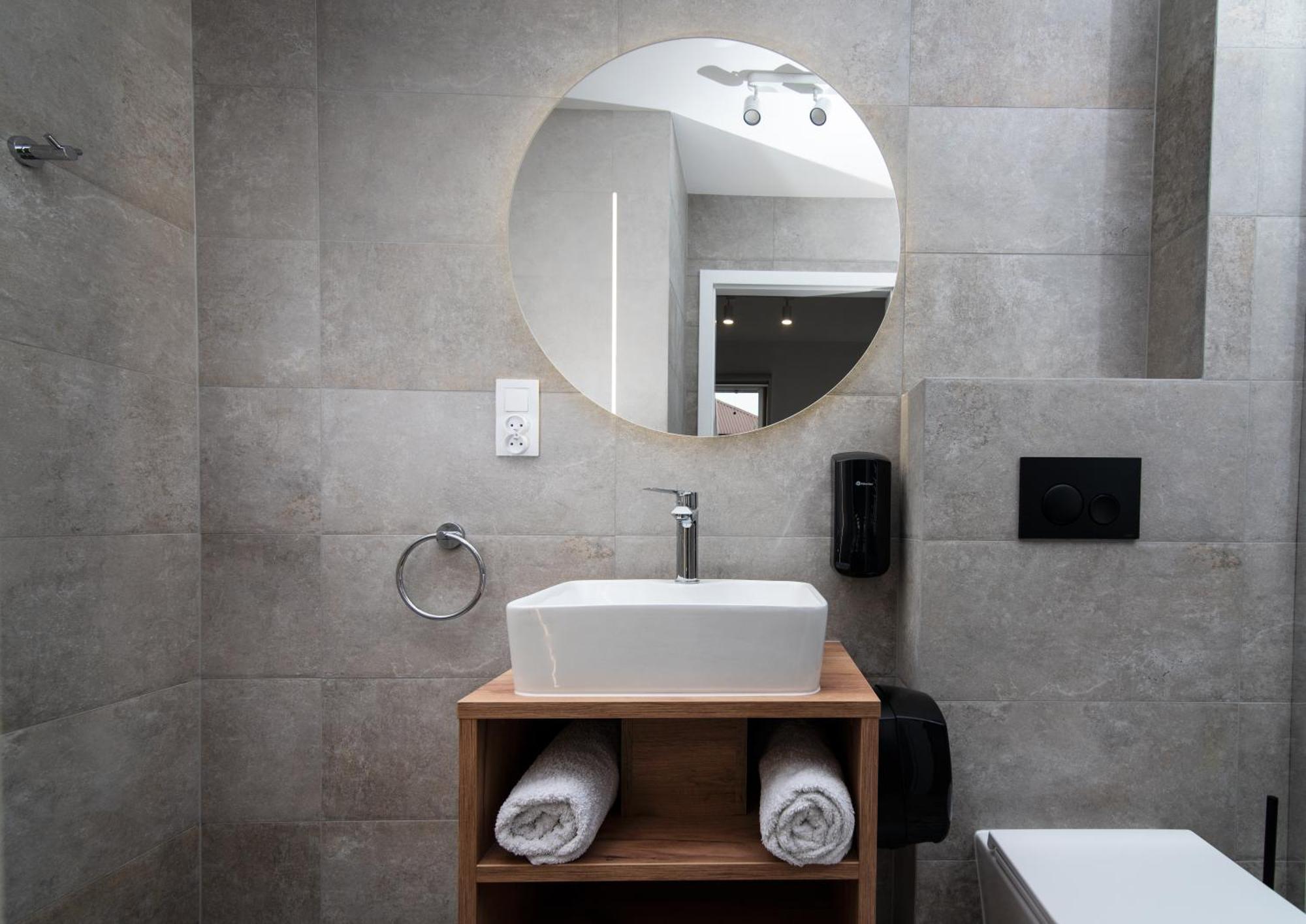 Hubertus Hotel Wola Rzedzinska Luaran gambar